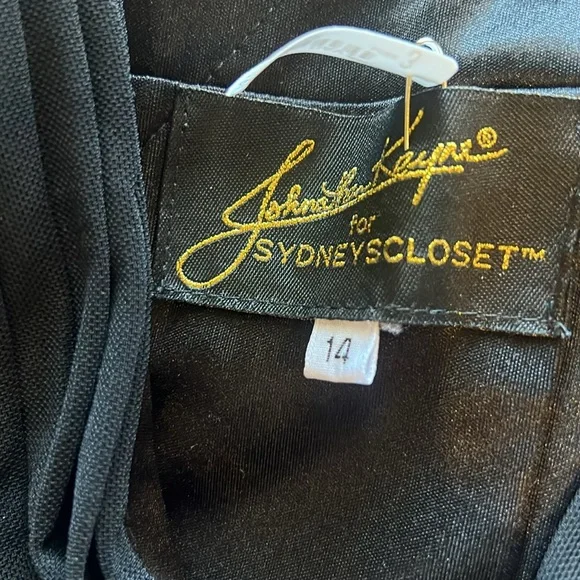 Formal, worn as Mother of the Bride long, black, dress with small train. Sz 14 - Picture 6 of 9